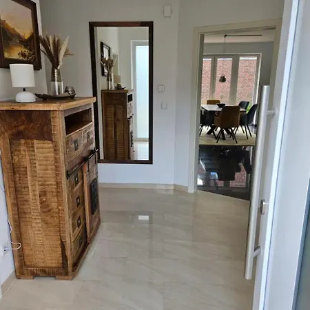 Zentrale Doppelhaushaelfte Prázdninový dům