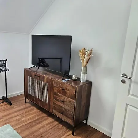 Zentrale Doppelhaushaelfte Feriehus