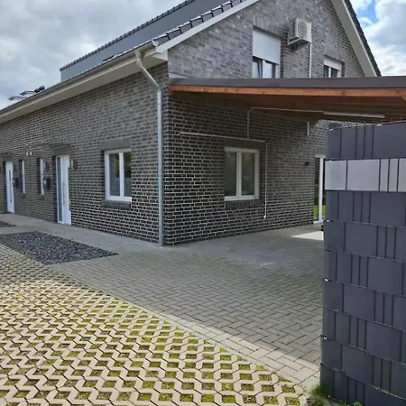 Zentrale Doppelhaushaelfte Rastede