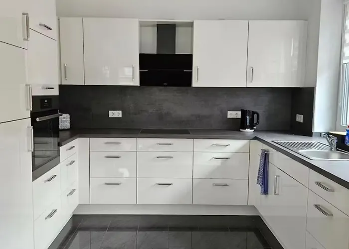 Zentrale Doppelhaushaelfte * Растеде