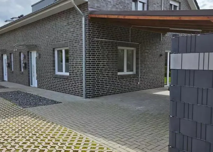 Zentrale Doppelhaushaelfte Растеде